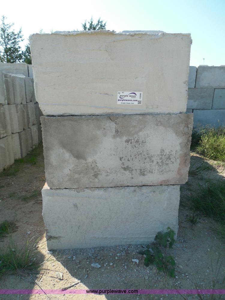 image for item I3295 (24) stacking bunker blocks