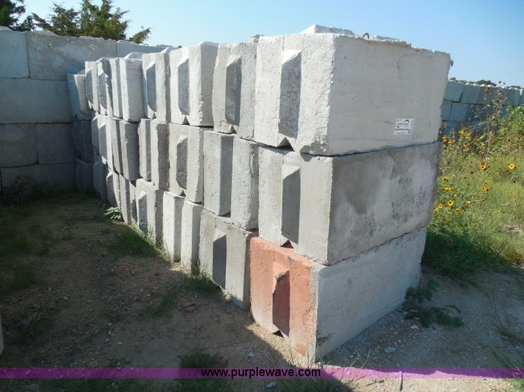 image for item I3295 (24) stacking bunker blocks