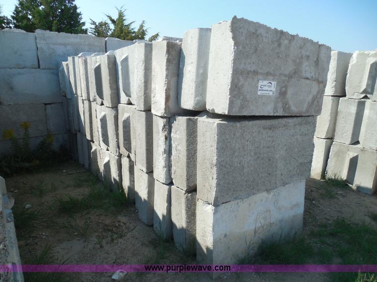 image for item I3296 (21) stacking concrete bunker blocks