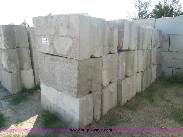 image for item I3296 (21) stacking concrete bunker blocks