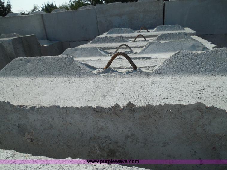 image for item I3296 (21) stacking concrete bunker blocks