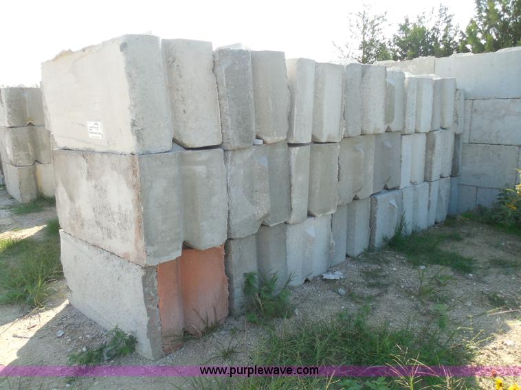 image for item I3296 (21) stacking concrete bunker blocks