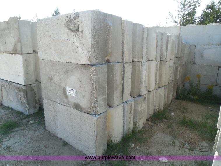 image for item I3297 (21) stacking concrete bunker blocks