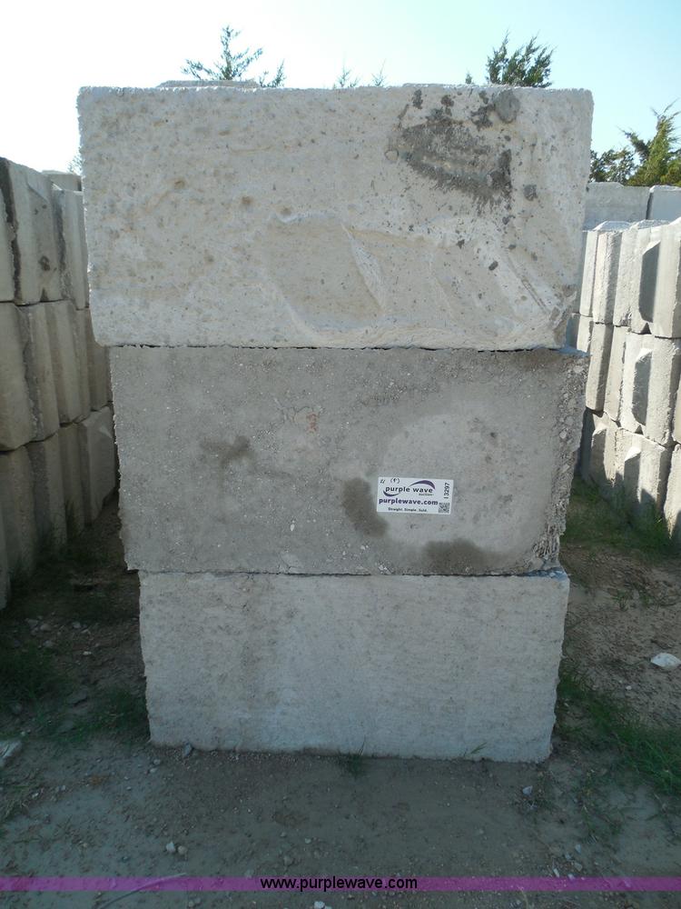image for item I3297 (21) stacking concrete bunker blocks