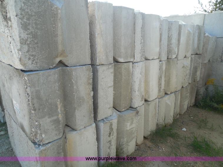 image for item I3297 (21) stacking concrete bunker blocks