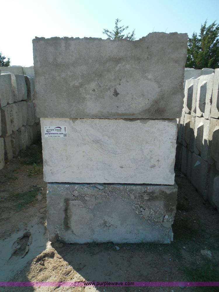 image for item I3298 (21) stacking concrete bunker blocks