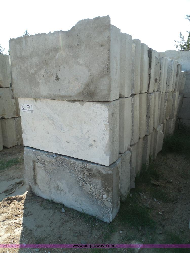 image for item I3298 (21) stacking concrete bunker blocks
