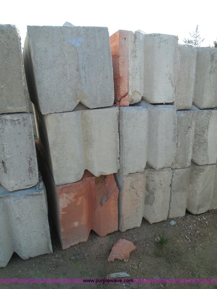 image for item I3301 (21) stacking concrete bunker blocks