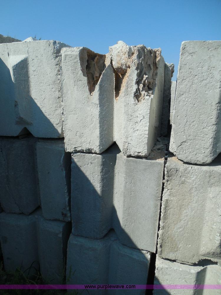 image for item I3301 (21) stacking concrete bunker blocks