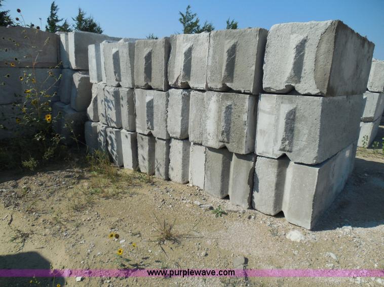 image for item I3302 (21) stacking concrete bunker blocks