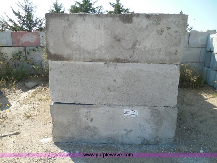 image for item I3302 (21) stacking concrete bunker blocks