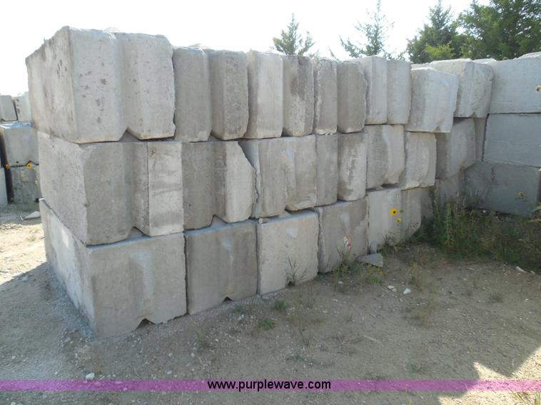 image for item I3302 (21) stacking concrete bunker blocks