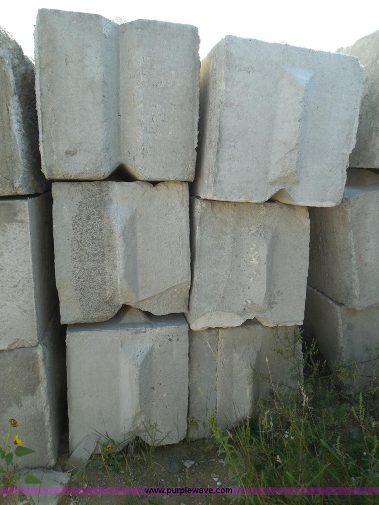 image for item I3302 (21) stacking concrete bunker blocks