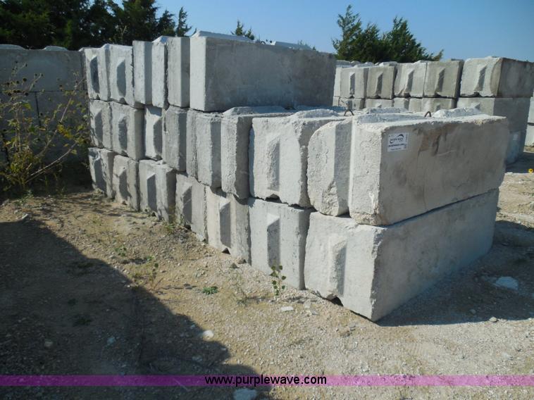image for item I3303 (18) stacking concrete bunker blocks