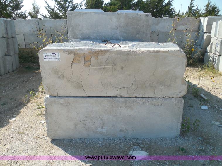 image for item I3303 (18) stacking concrete bunker blocks