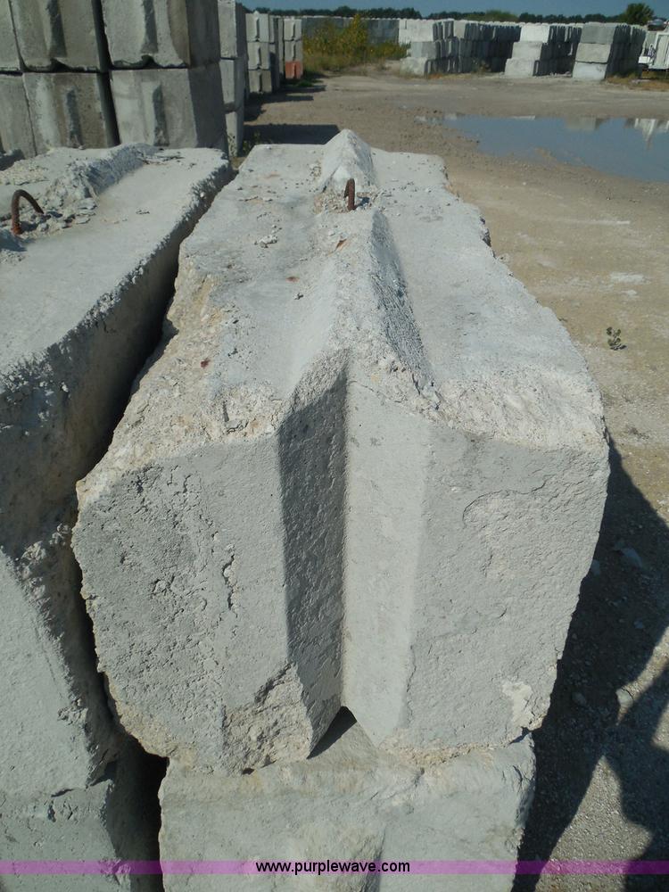 image for item I3303 (18) stacking concrete bunker blocks