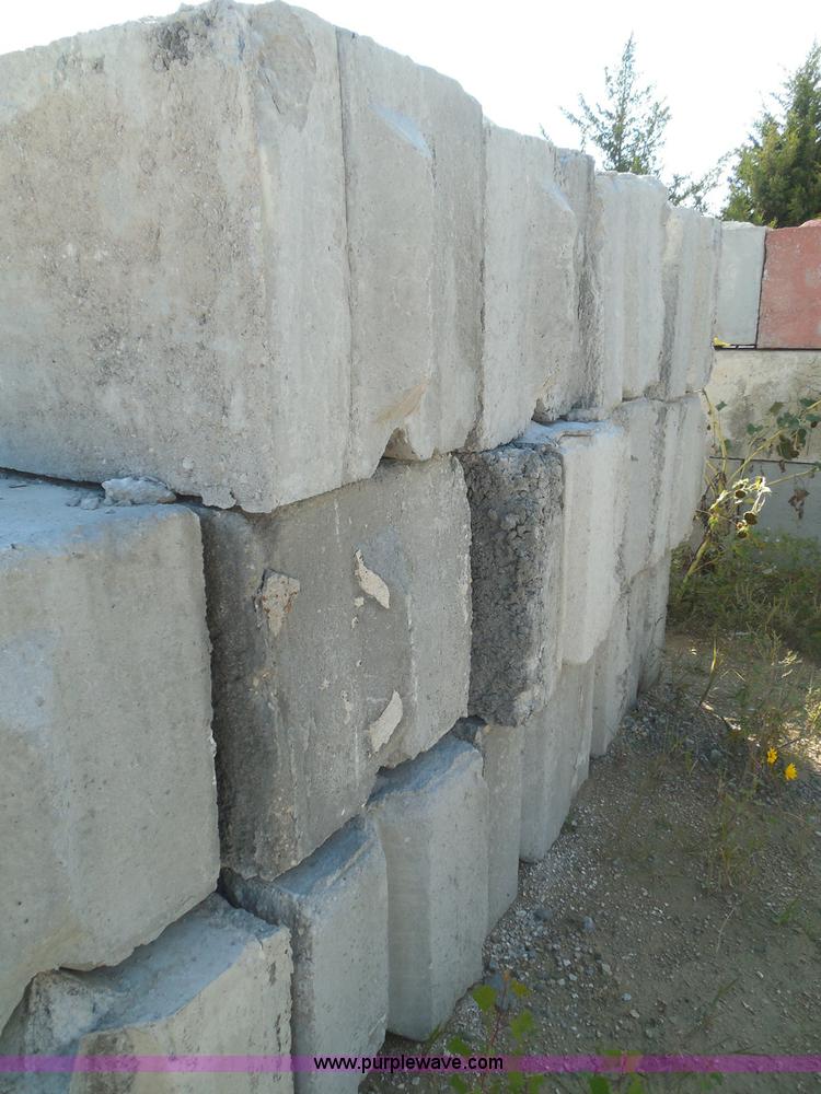 image for item I3303 (18) stacking concrete bunker blocks