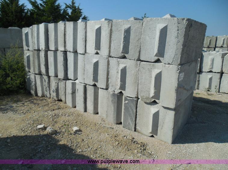 image for item I3304 (21) stacking concrete bunker blocks