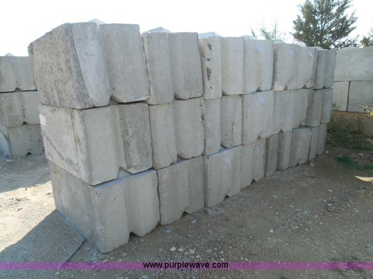 image for item I3304 (21) stacking concrete bunker blocks