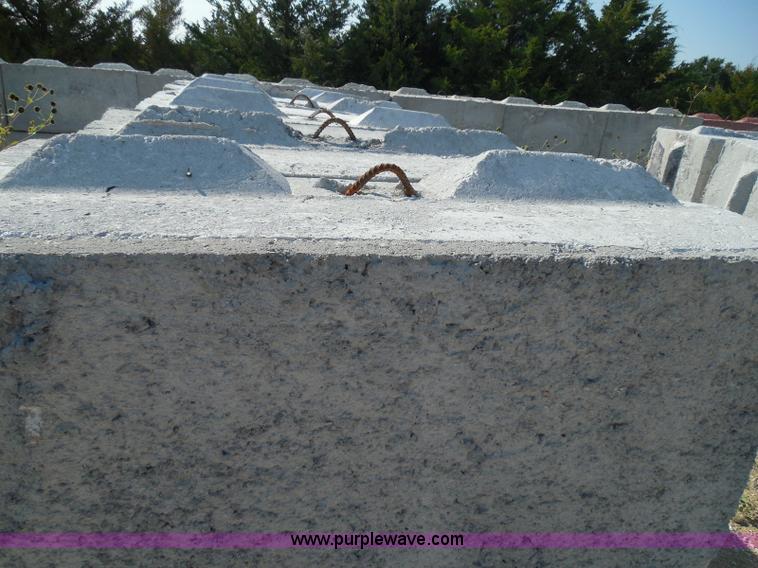 image for item I3304 (21) stacking concrete bunker blocks