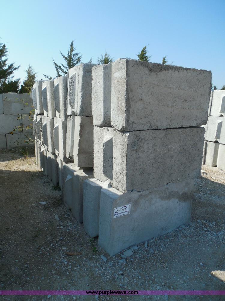 image for item I3305 (17) stacking bunker blocks