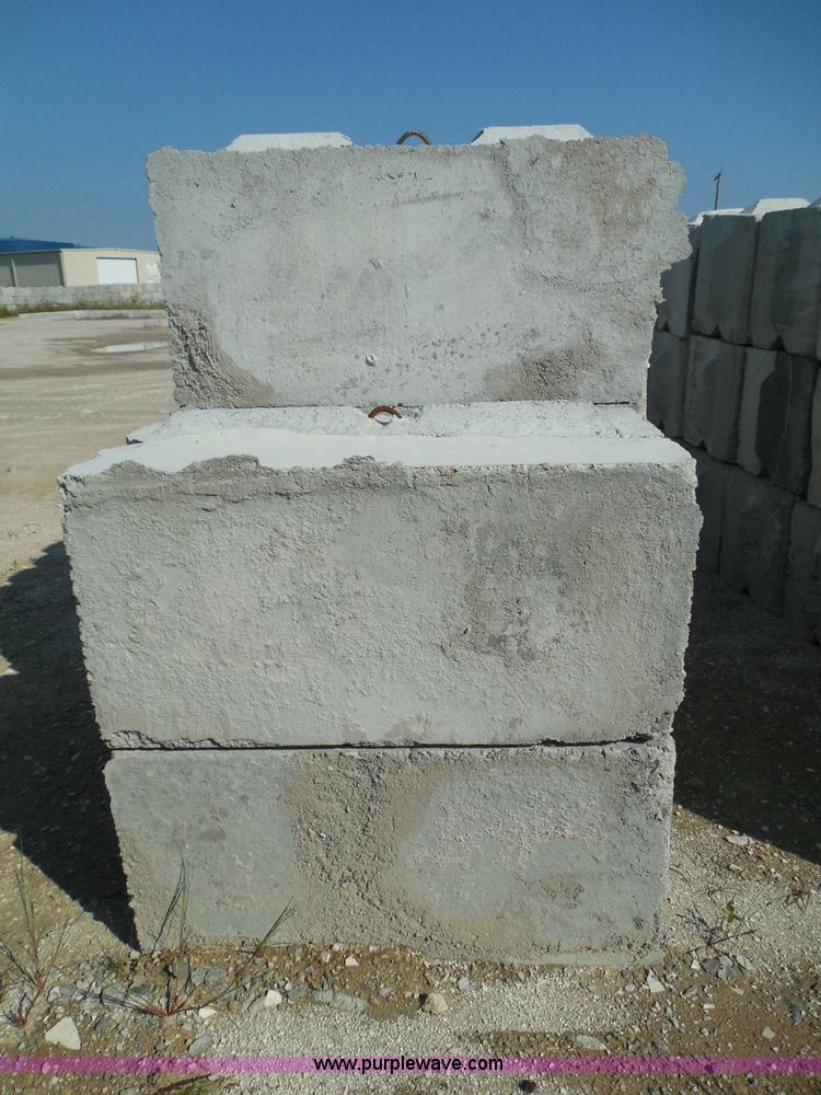 image for item I3305 (17) stacking bunker blocks