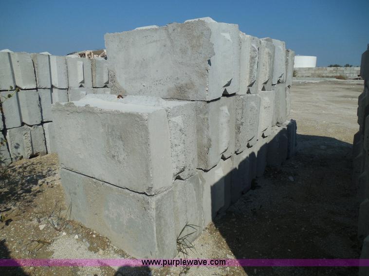 image for item I3305 (17) stacking bunker blocks