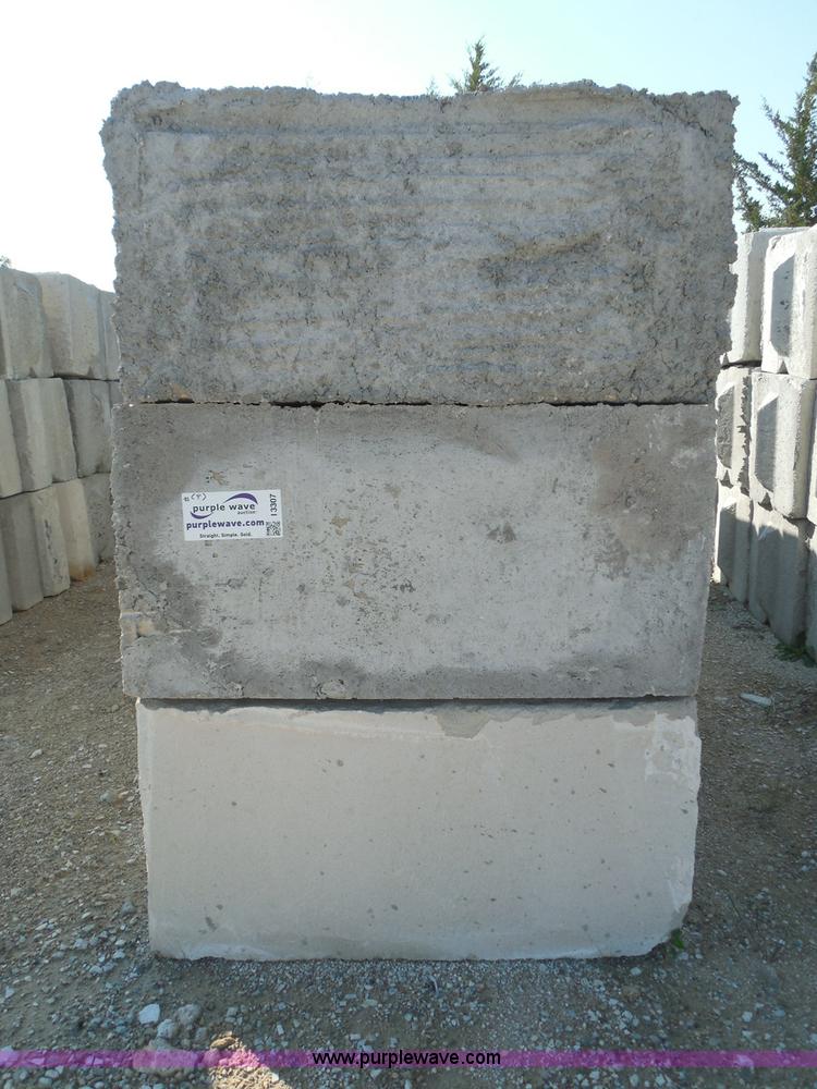 image for item I3307 (21) stacking concrete bunker blocks