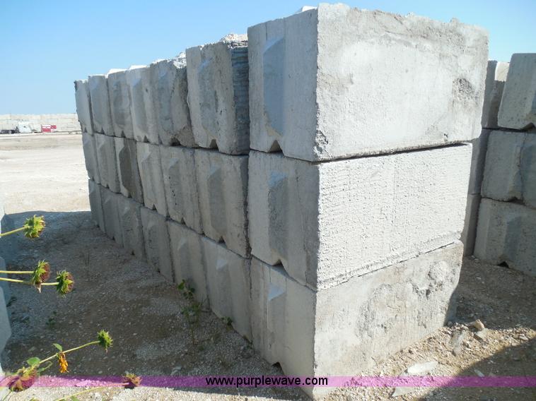 image for item I3307 (21) stacking concrete bunker blocks
