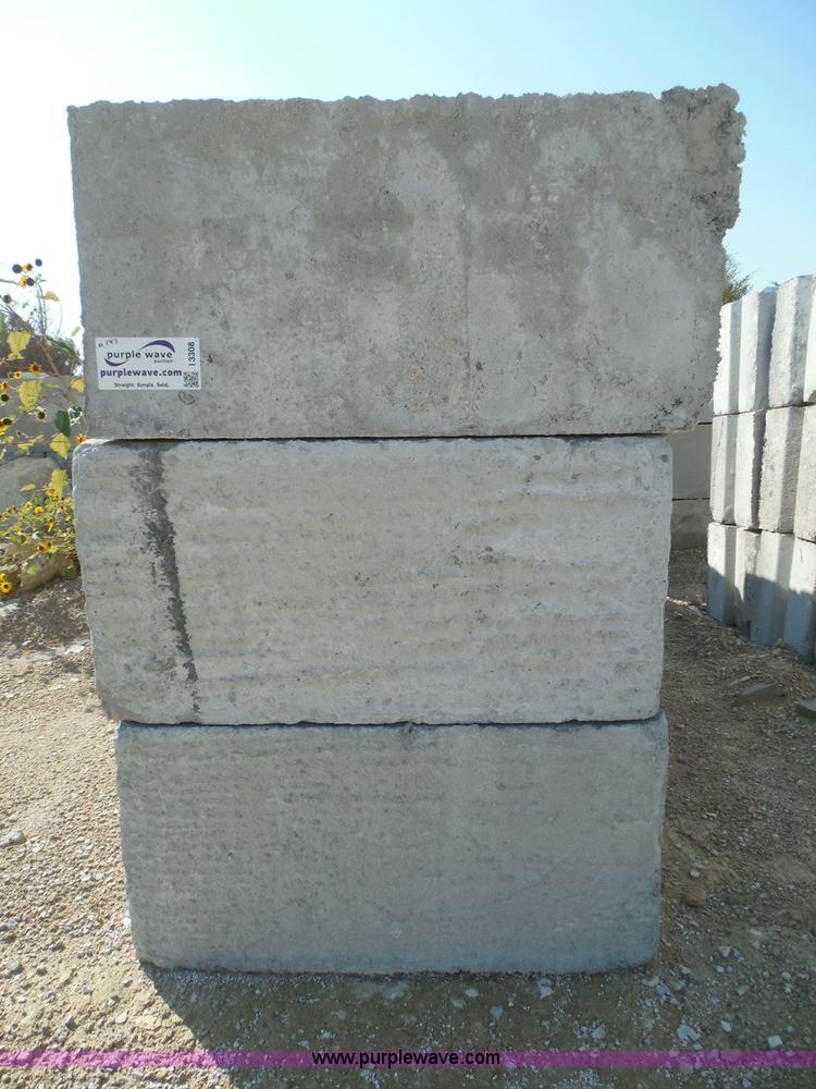 image for item I3308 (21) stacking concrete bunker blocks