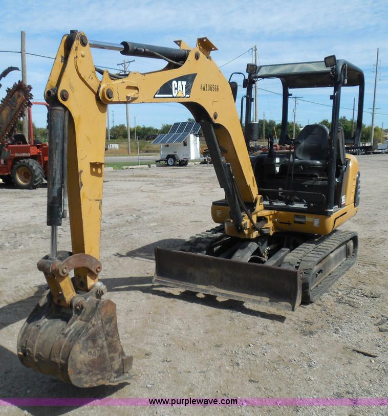 image for item I3313 2006 Caterpillar 302.5 mini excavator
