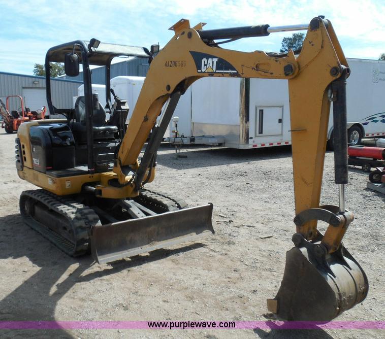 image for item I3313 2006 Caterpillar 302.5 mini excavator