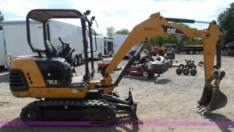 image for item I3313 2006 Caterpillar 302.5 mini excavator