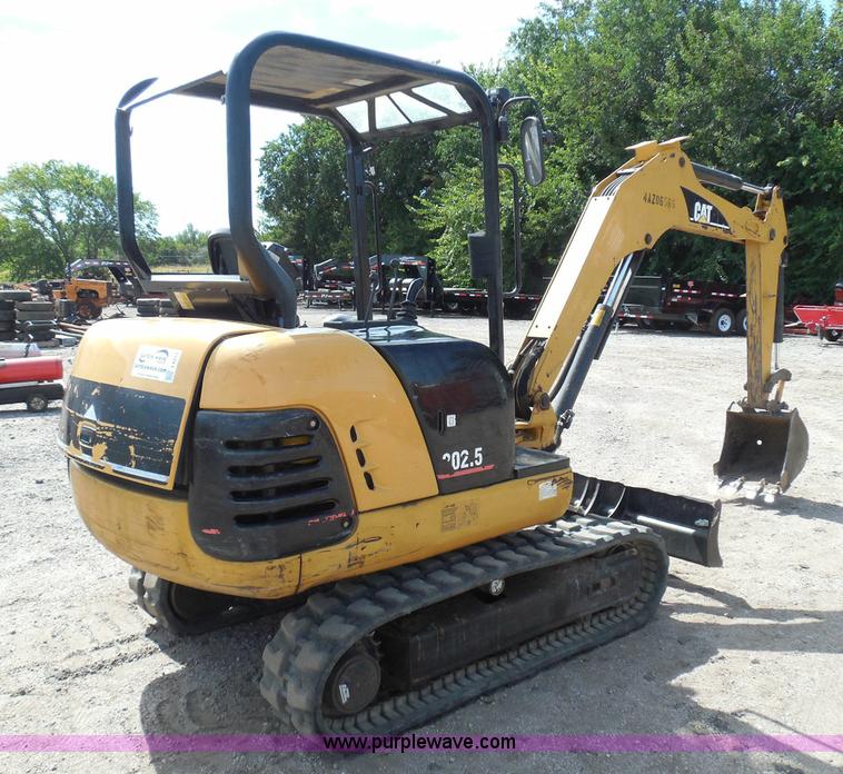image for item I3313 2006 Caterpillar 302.5 mini excavator