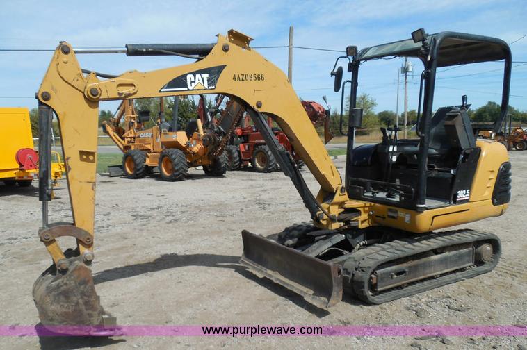 image for item I3313 2006 Caterpillar 302.5 mini excavator