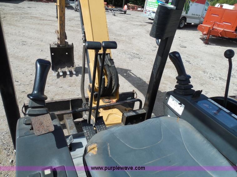 image for item I3313 2006 Caterpillar 302.5 mini excavator