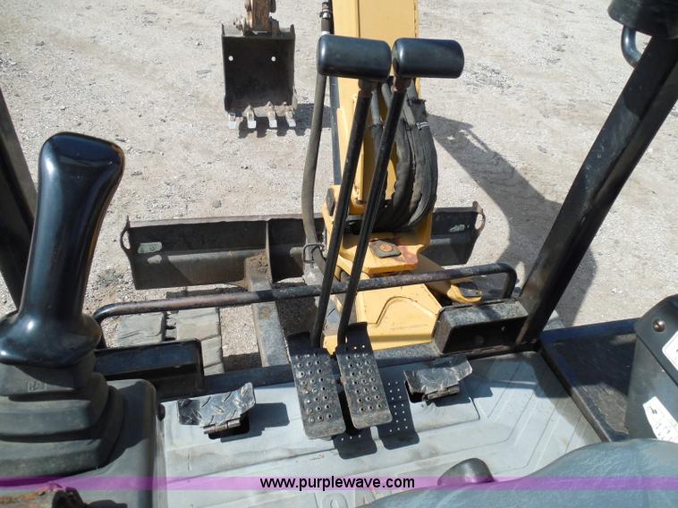 image for item I3313 2006 Caterpillar 302.5 mini excavator