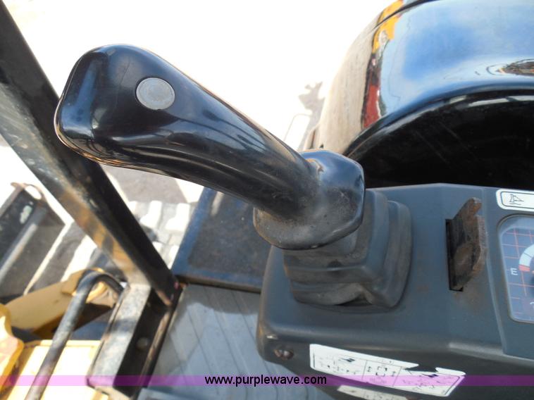 image for item I3313 2006 Caterpillar 302.5 mini excavator