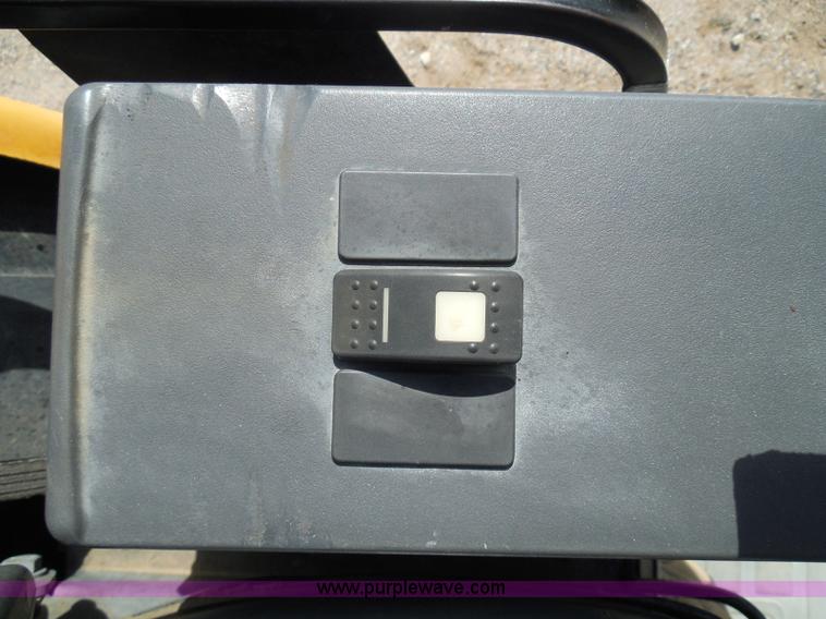 image for item I3313 2006 Caterpillar 302.5 mini excavator