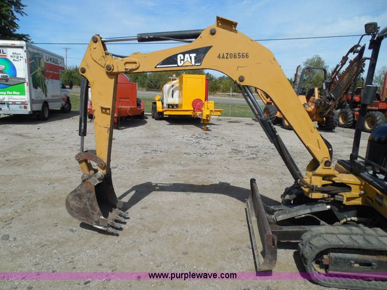image for item I3313 2006 Caterpillar 302.5 mini excavator