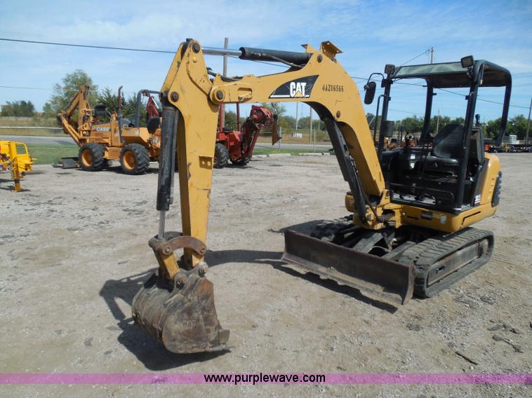 image for item I3313 2006 Caterpillar 302.5 mini excavator