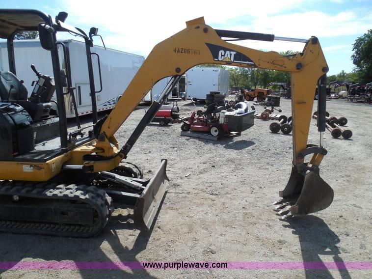 image for item I3313 2006 Caterpillar 302.5 mini excavator