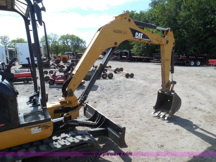 image for item I3313 2006 Caterpillar 302.5 mini excavator