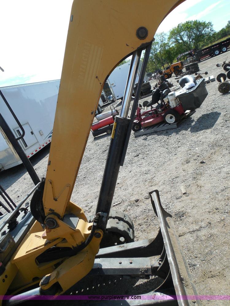 image for item I3313 2006 Caterpillar 302.5 mini excavator