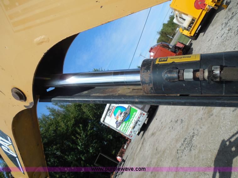 image for item I3313 2006 Caterpillar 302.5 mini excavator