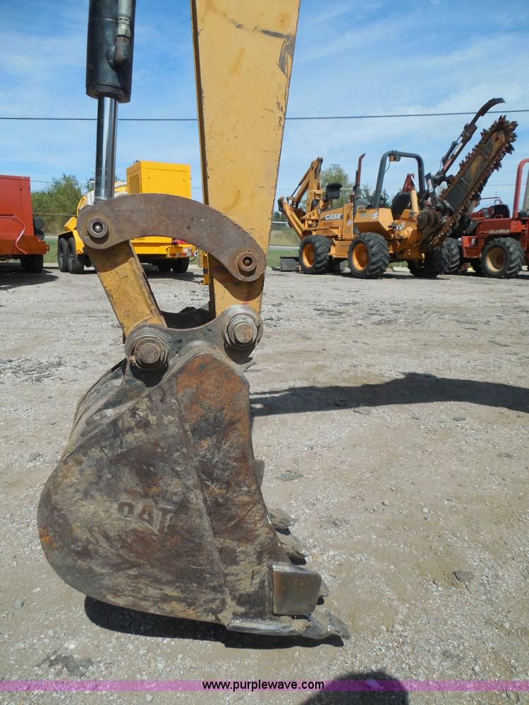image for item I3313 2006 Caterpillar 302.5 mini excavator