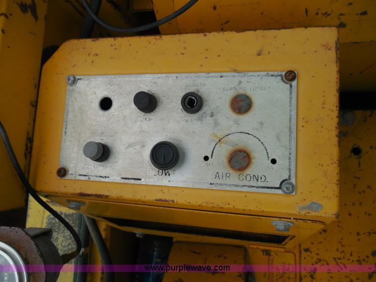 image for item I3336 1979 Clark 45C wheel loader