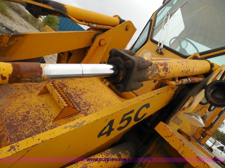 image for item I3336 1979 Clark 45C wheel loader