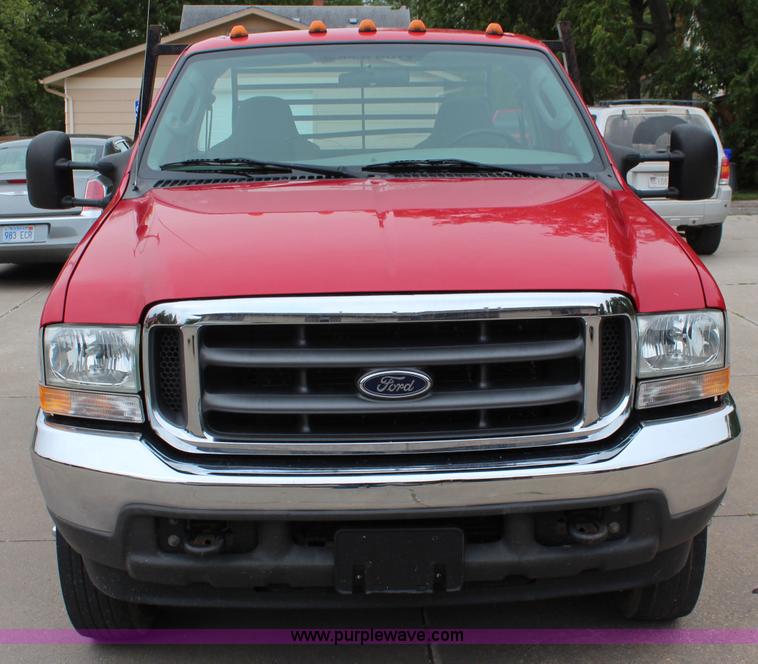 image for item I5855 2004 Ford F550 Super Duty XLT flatbed truck