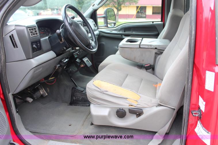 image for item I5855 2004 Ford F550 Super Duty XLT flatbed truck